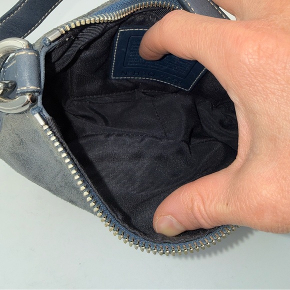 Coach Vintage women’s Soho buckle mini baguette shoulder bag blue suede leather - Picture 8 of 9